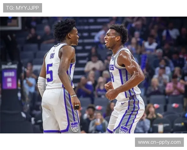 国王开拓者三分对攻，雷纳德29分创生涯新高